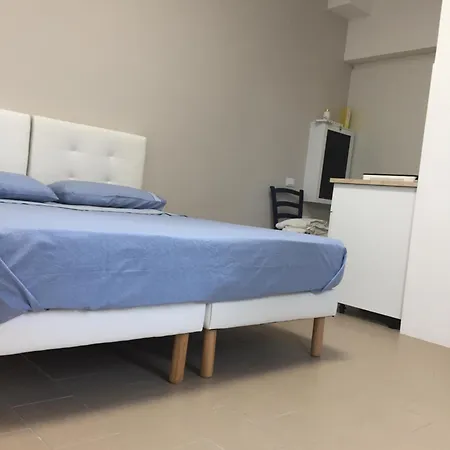 Nocleg ze śniadaniem Monolocali Santa Maria Apparente 4*