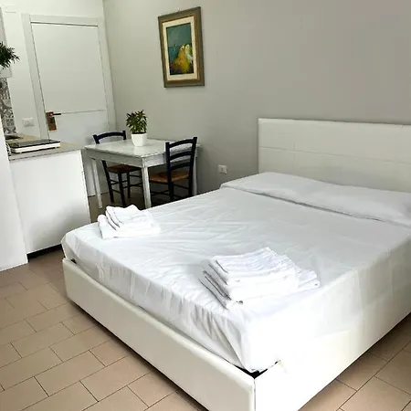 Monolocali Santa Maria Apparente 4* Чивитанова-Марке